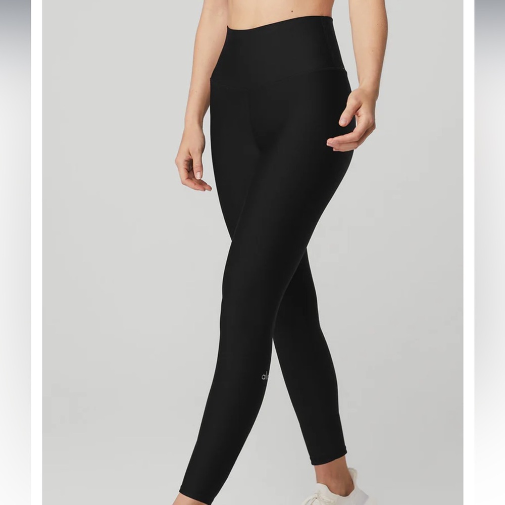 Never worn Alo Airlift Legging size M. Black